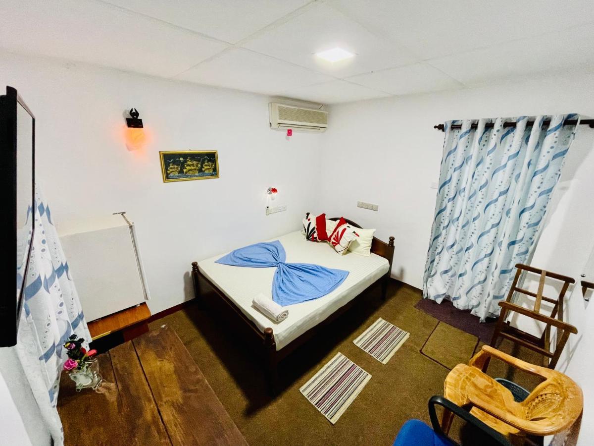 Nethusali Guest House Hikkaduwa Extérieur photo