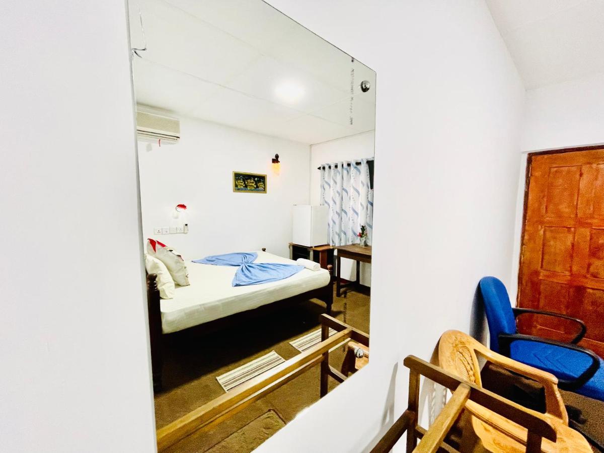 Nethusali Guest House Hikkaduwa Extérieur photo