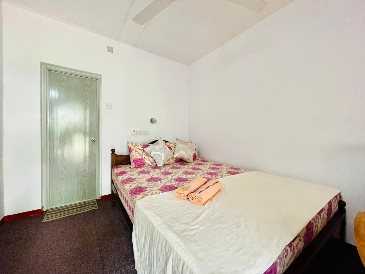 Nethusali Guest House Hikkaduwa Extérieur photo